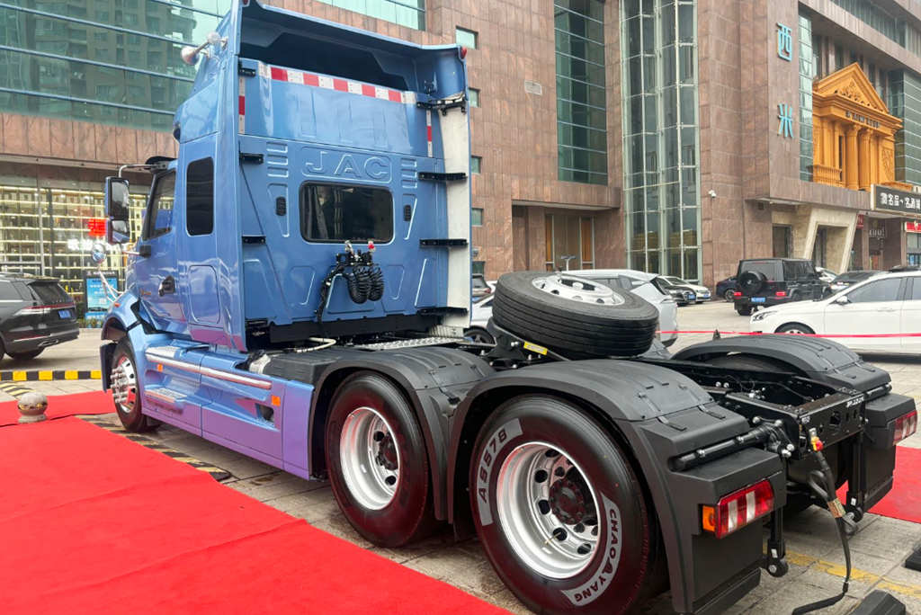 JAC KuaYue V5: The Professional Choice for Hazardous Materials Transportation