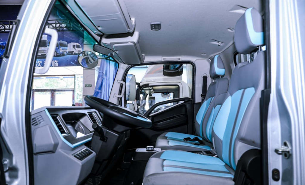 JAC Shuailing ES6: Seven Key Features to Establish a New Benchmark in High-End Pure Electric Light Trucks