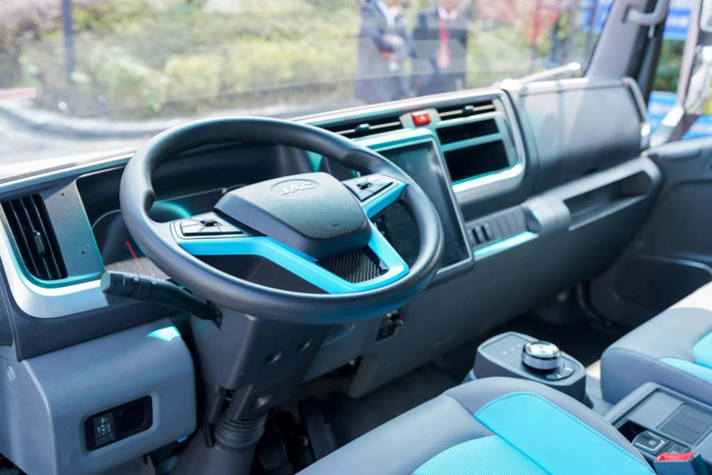 JAC Shuailing ES6: Seven Key Features to Establish a New Benchmark in High-End Pure Electric Light Trucks