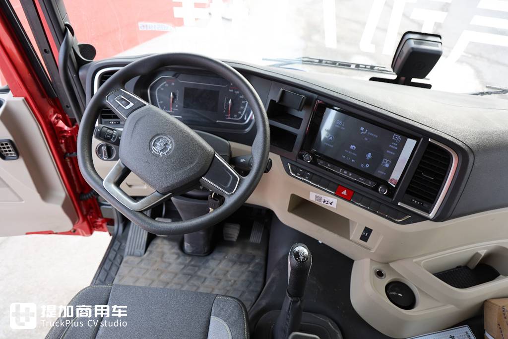 Built for coal transportation, Shaanxi Automobile Delong X5000 + CIMC 13m cage fence semi-trailer, have you ever seen such a tractor-trailer integrated tractor?