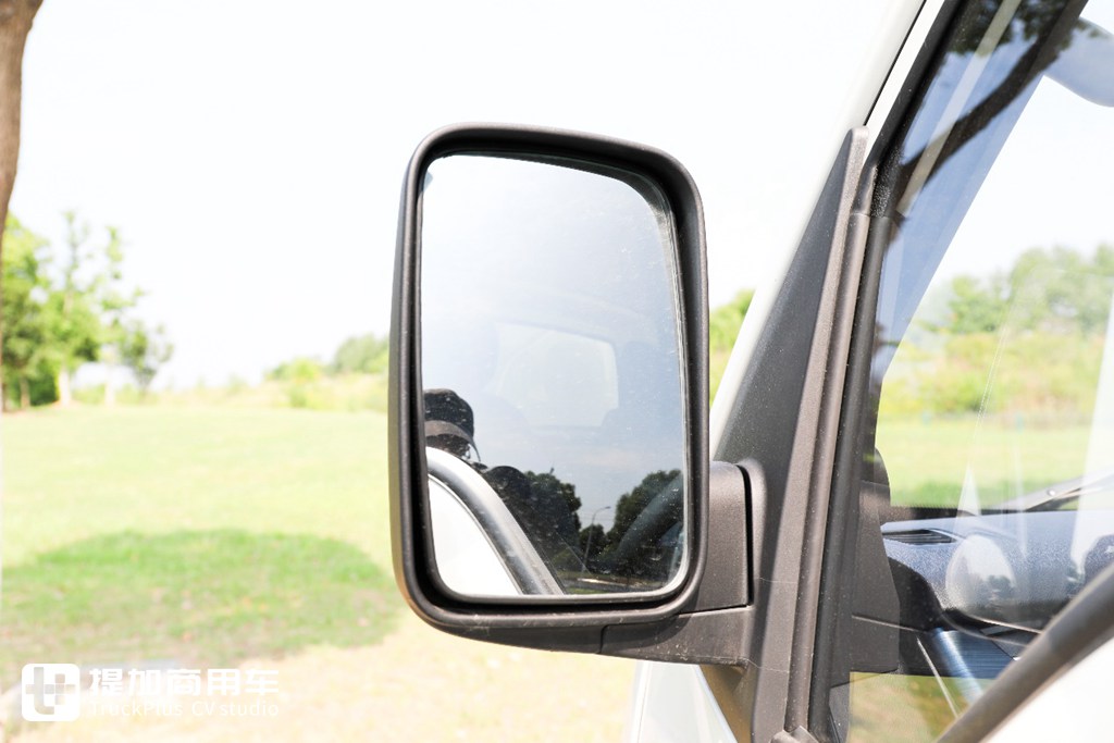 What is a high-end luxury cabover truck? What kind of configuration should it have? A real shot of JAC Kaida U7 electric cabover truck tells you
