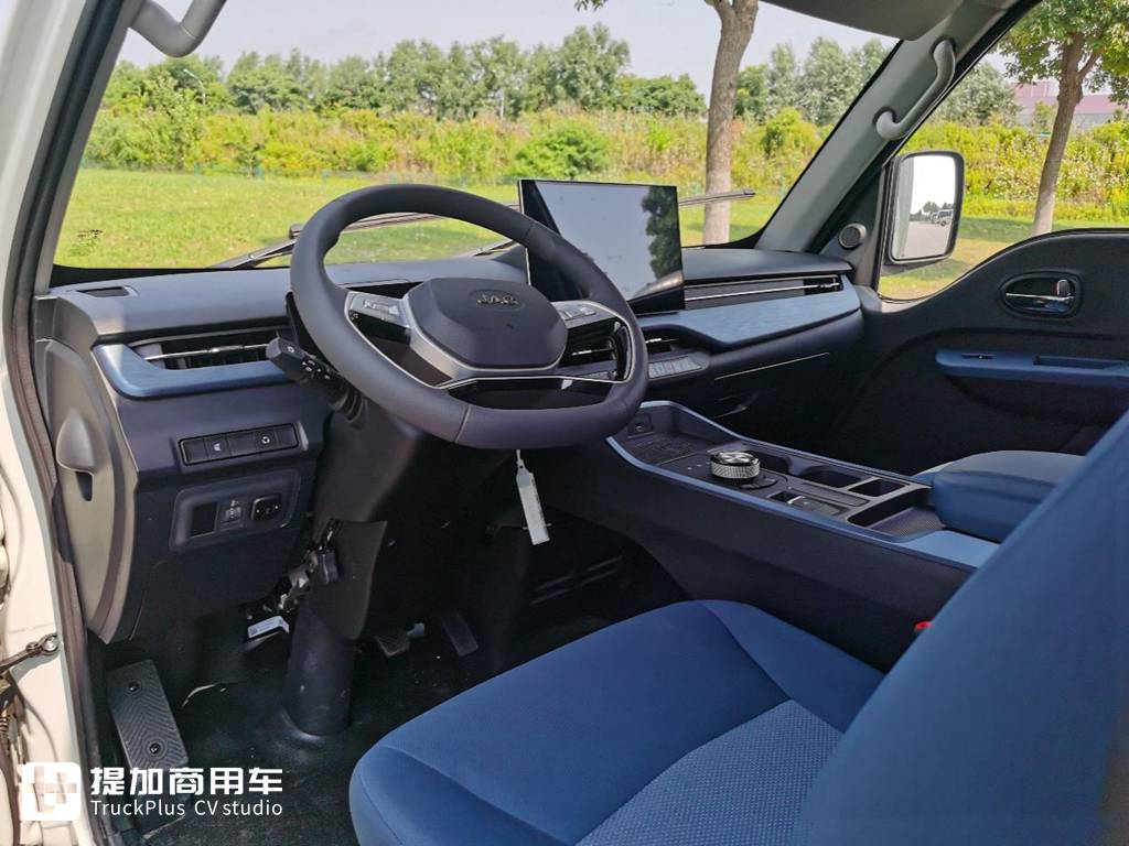 What is a high-end luxury cabover truck? What kind of configuration should it have? A real shot of JAC Kaida U7 electric cabover truck tells you