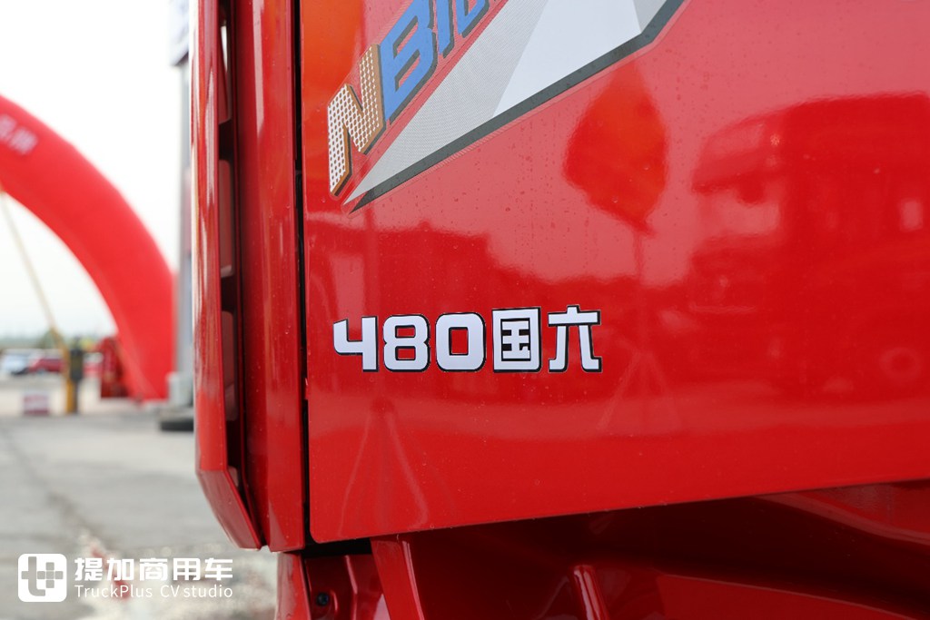 Built for coal transportation, Shaanxi Automobile Delong X5000 + CIMC 13m cage fence semi-trailer, have you ever seen such a tractor-trailer integrated tractor?