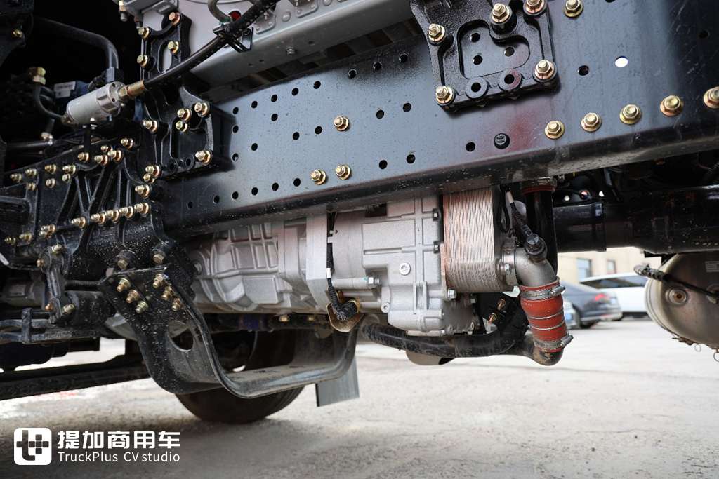 Built for coal transportation, Shaanxi Automobile Delong X5000 + CIMC 13m cage fence semi-trailer, have you ever seen such a tractor-trailer integrated tractor?
