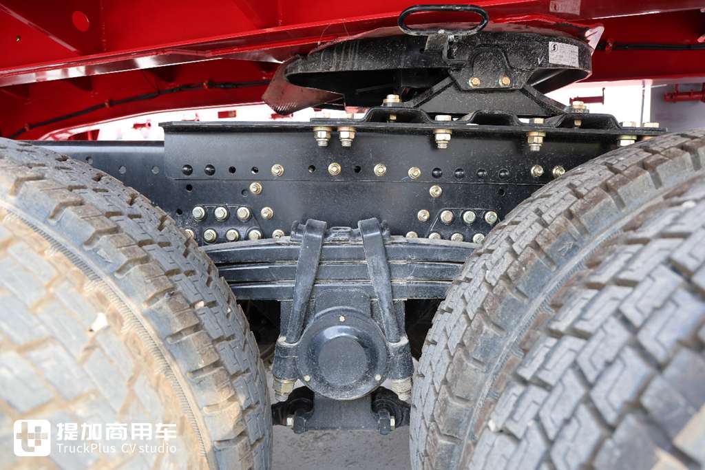 Built for coal transportation, Shaanxi Automobile Delong X5000 + CIMC 13m cage fence semi-trailer, have you ever seen such a tractor-trailer integrated tractor?