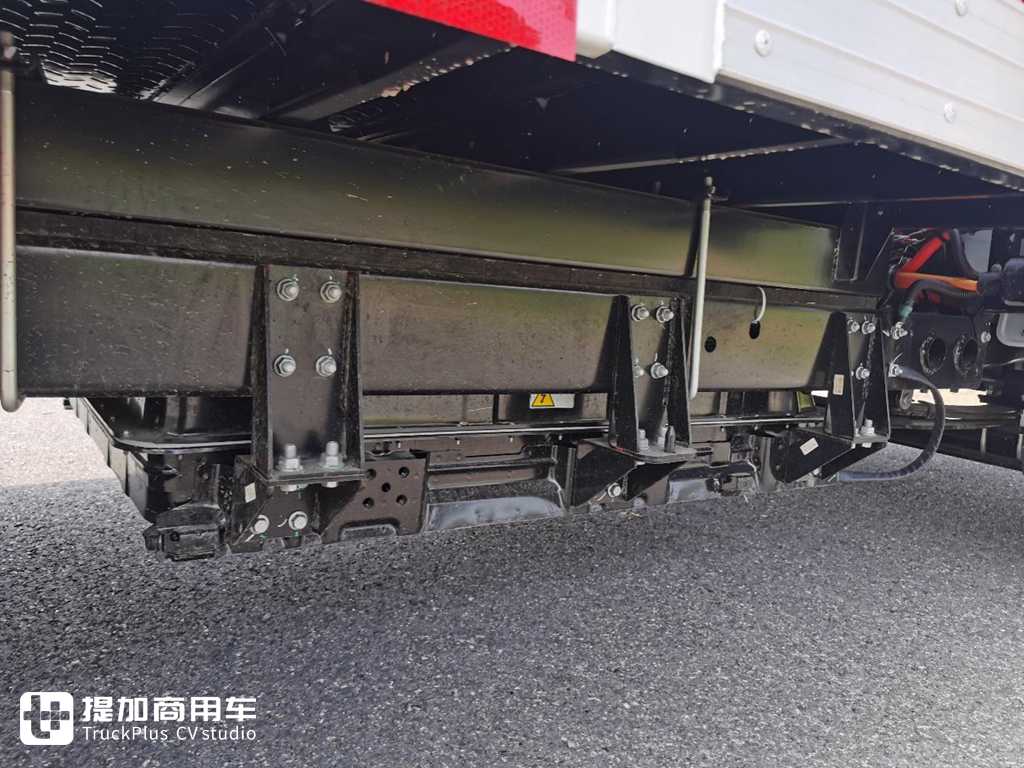 What is a high-end luxury cabover truck? What kind of configuration should it have? A real shot of JAC Kaida U7 electric cabover truck tells you