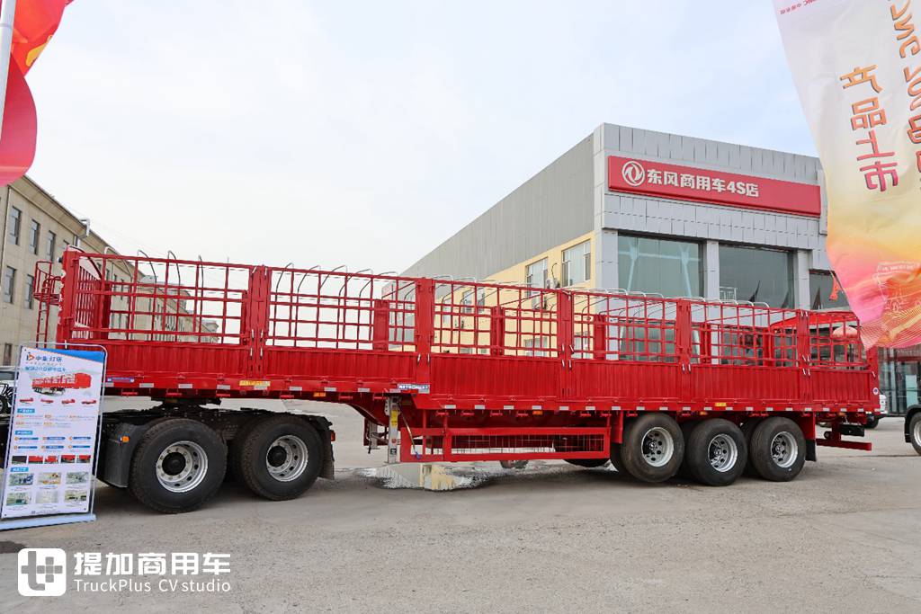 Built for coal transportation, Shaanxi Automobile Delong X5000 + CIMC 13m cage fence semi-trailer, have you ever seen such a tractor-trailer integrated tractor?
