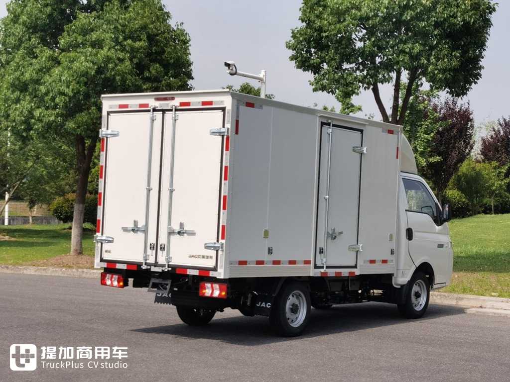 What is a high-end luxury cabover truck? What kind of configuration should it have? A real shot of JAC Kaida U7 electric cabover truck tells you