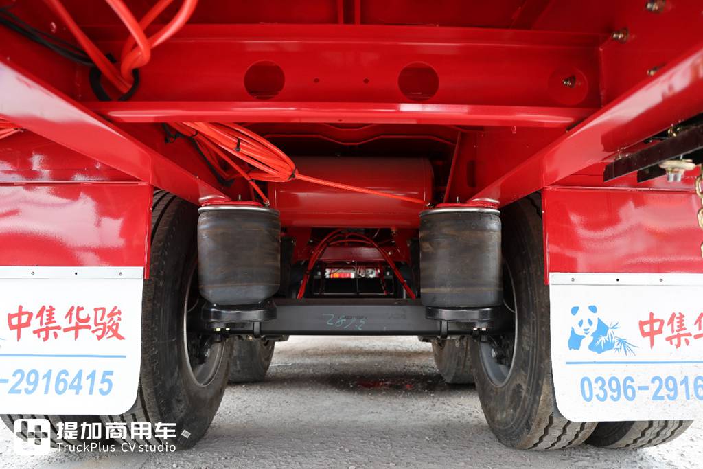 Built for coal transportation, Shaanxi Automobile Delong X5000 + CIMC 13m cage fence semi-trailer, have you ever seen such a tractor-trailer integrated tractor?