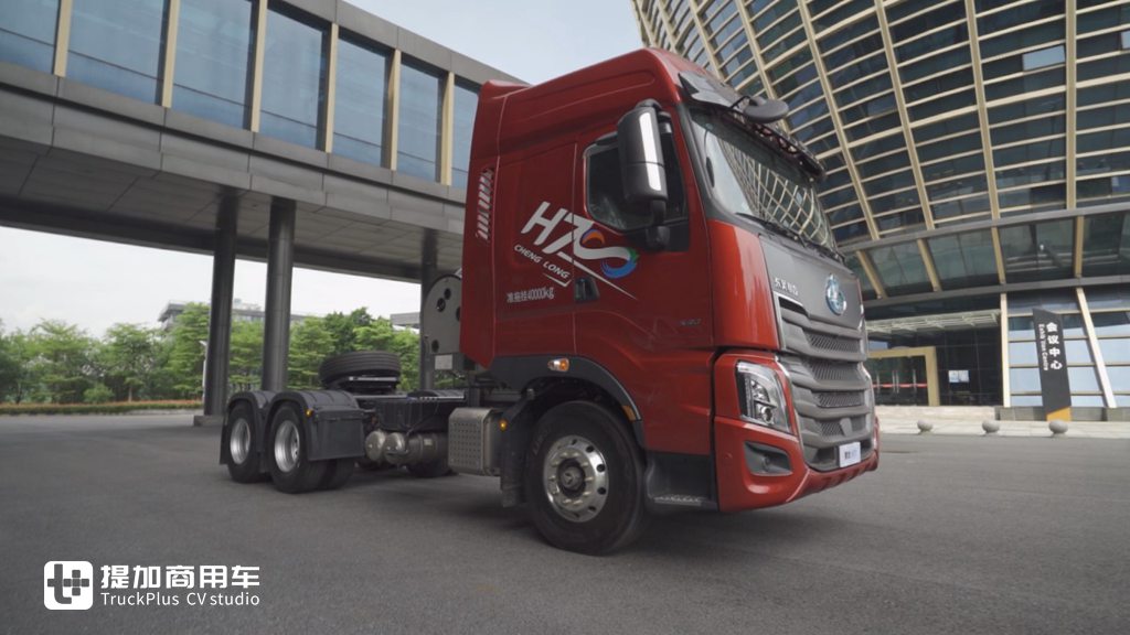 15L High-Horsepower Gas Engine and Human-Centered Cab Design: A Close Look at the Chenglong H7 High-Horsepower LNG Tractor