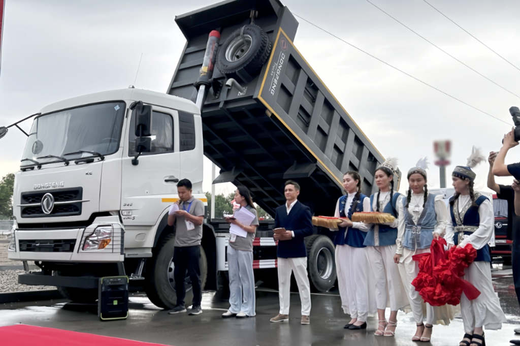 Dongfeng Motor's First Commercial Vehicle 4S Store in Central Asia Officially Opens