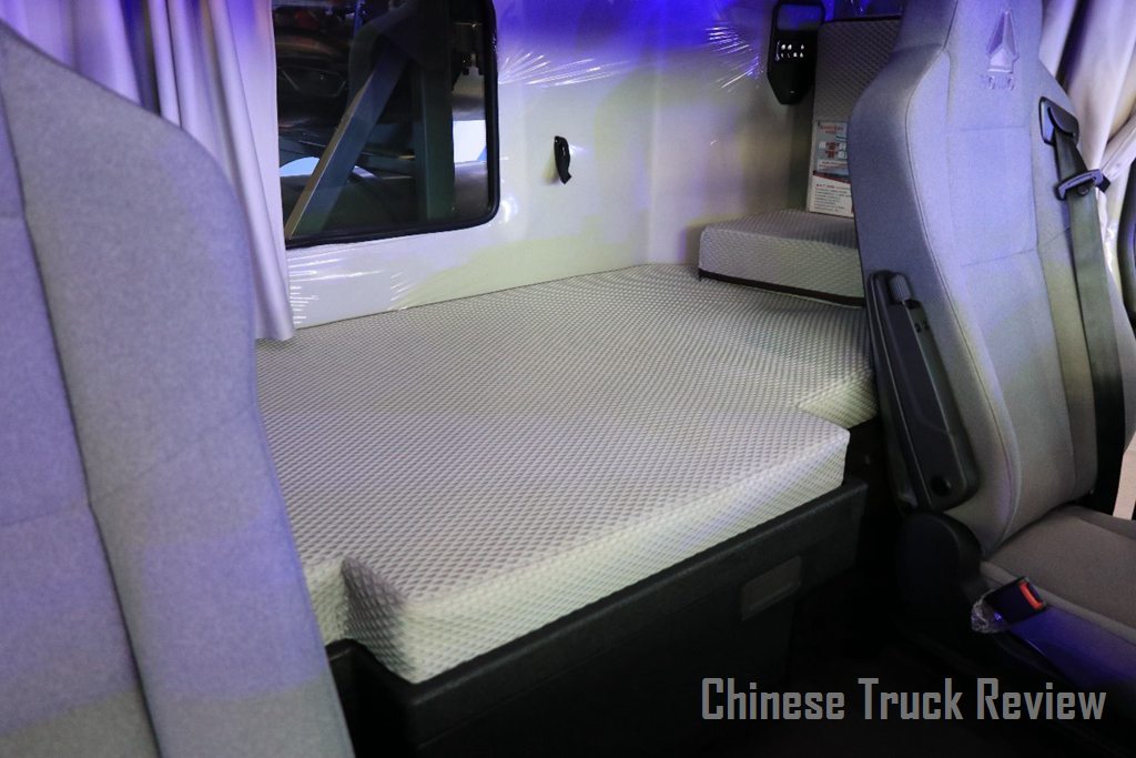 On the 20th anniversary of the birth of Howo, CNHTC has created a high-end model for Howo. Real photos will show you how the Howo TS7-H is