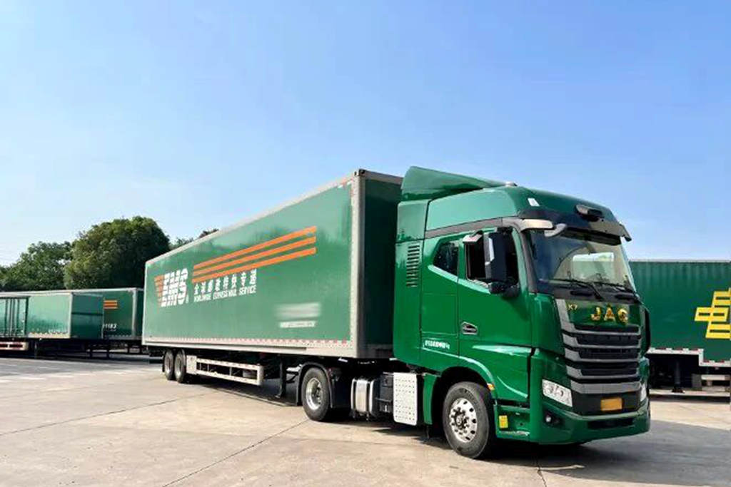 China Post EMS Launches First Batch of Mass-Produced Autonomous Heavy Trucks for Operation