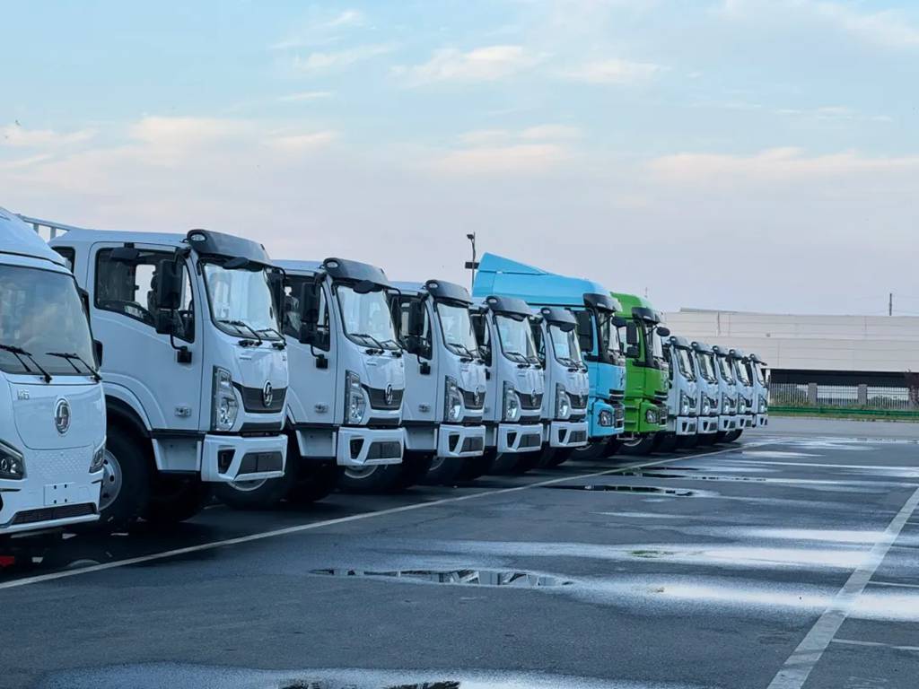 Embarking for Angola! Shacman commercial vehicles and Fast Gear Collaborate to Support Local Development