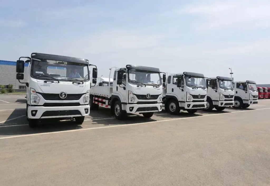 Embarking for Angola! Shacman commercial vehicles and Fast Gear Collaborate to Support Local Development