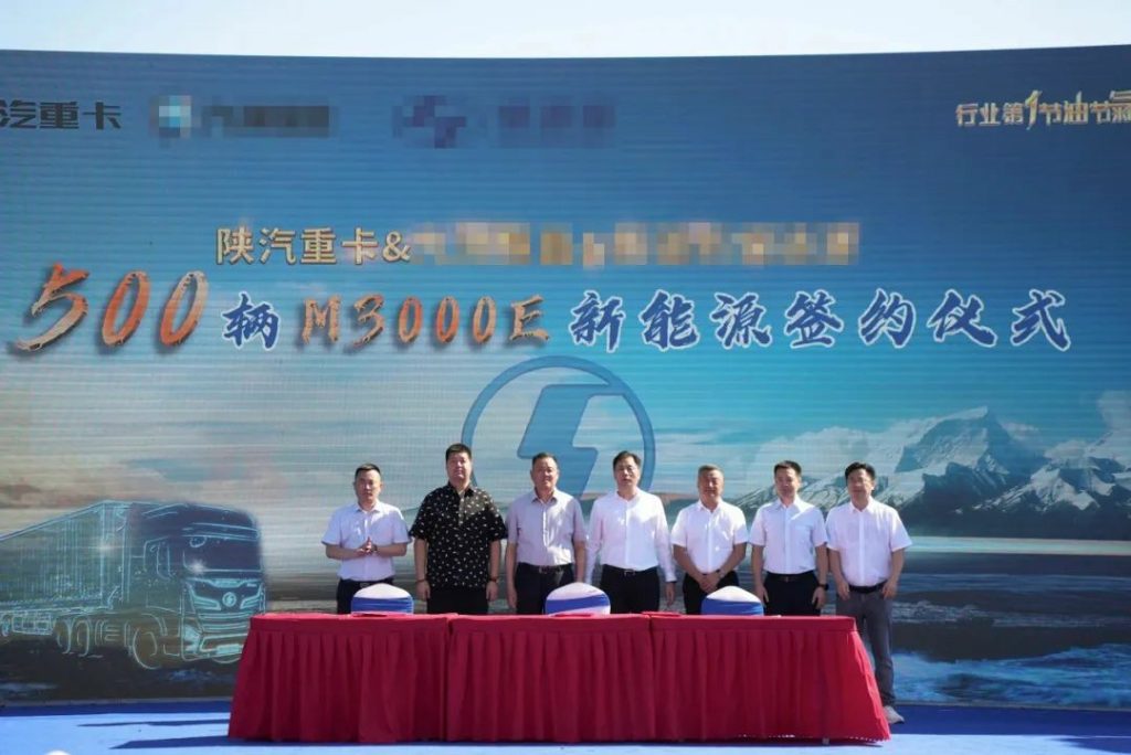 Shaanxi Heavy Duty Trucks Secures a Major Order with 500 Strategic Signings and 100 Bulk Deliveries