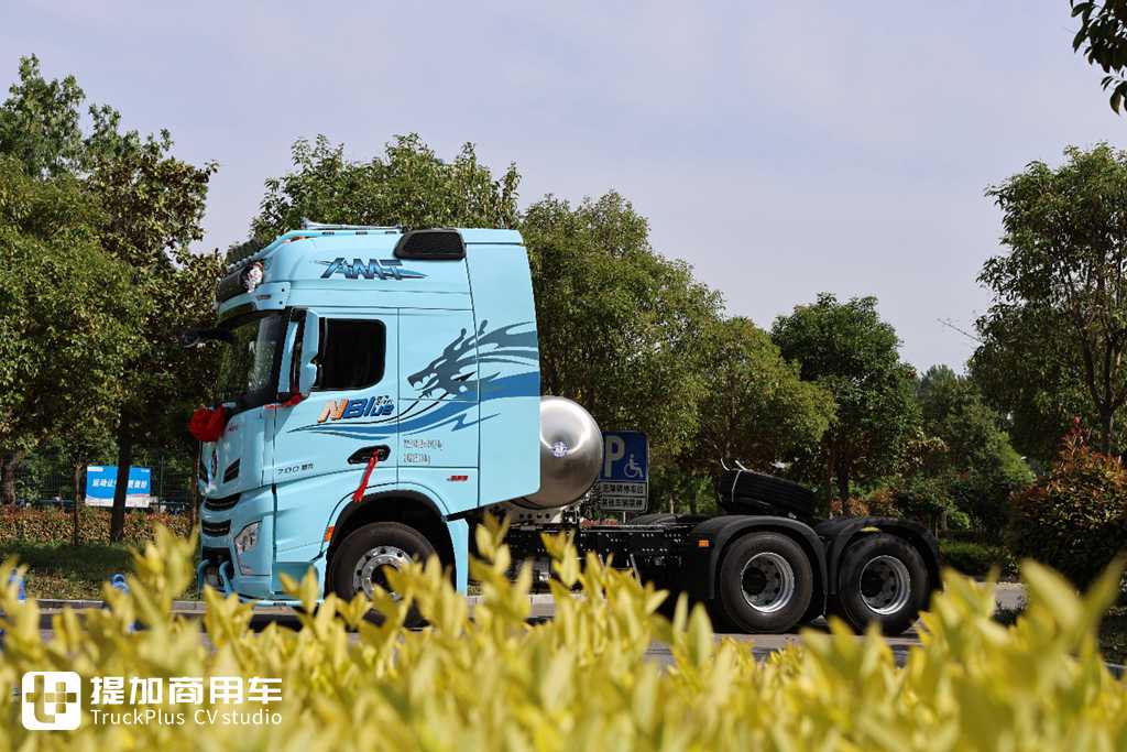 Shacman Heavy Trucks' Mid-Year Growth: A Strategic Product Leadership
