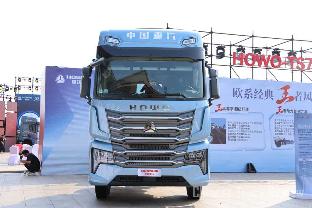 On the 20th anniversary of the birth of Howo, CNHTC has created a high-end model for Howo. Real photos will show you how the Howo TS7-H is