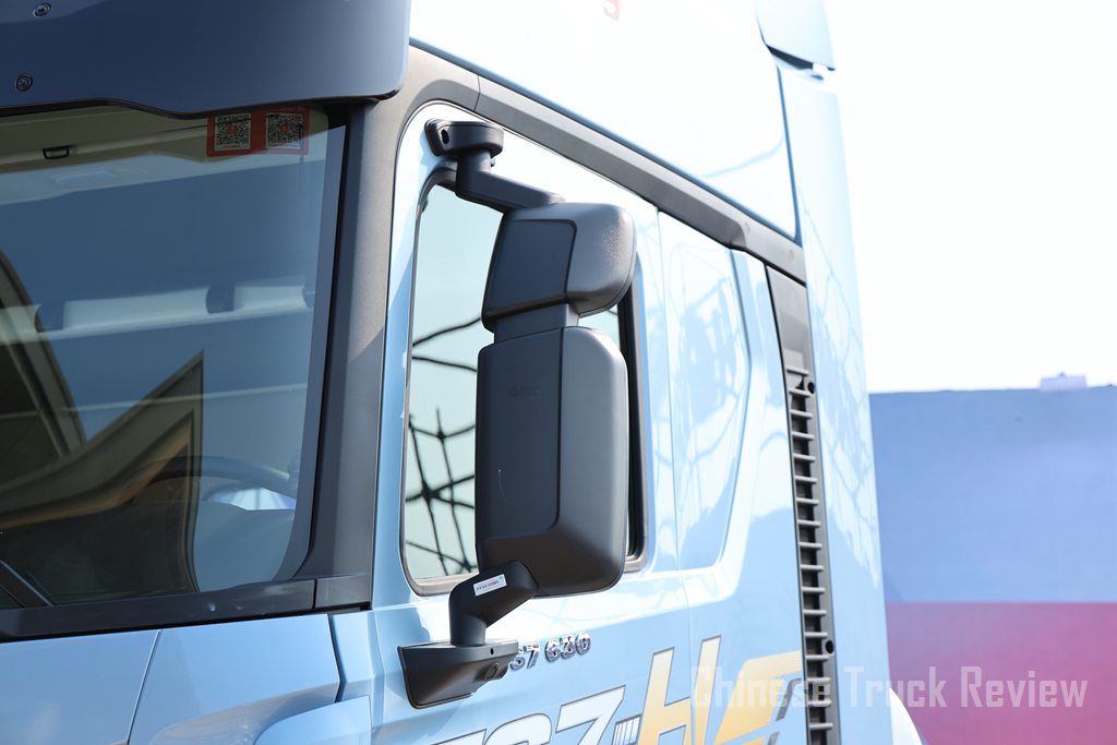 On the 20th anniversary of the birth of Howo, CNHTC has created a high-end model for Howo. Real photos will show you how the Howo TS7-H is