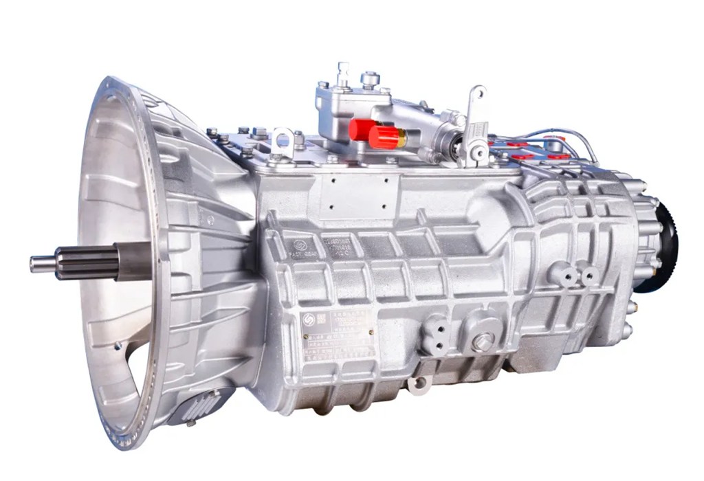 Embarking for Angola! Shacman commercial vehicles and Fast Gear Collaborate to Support Local Development
