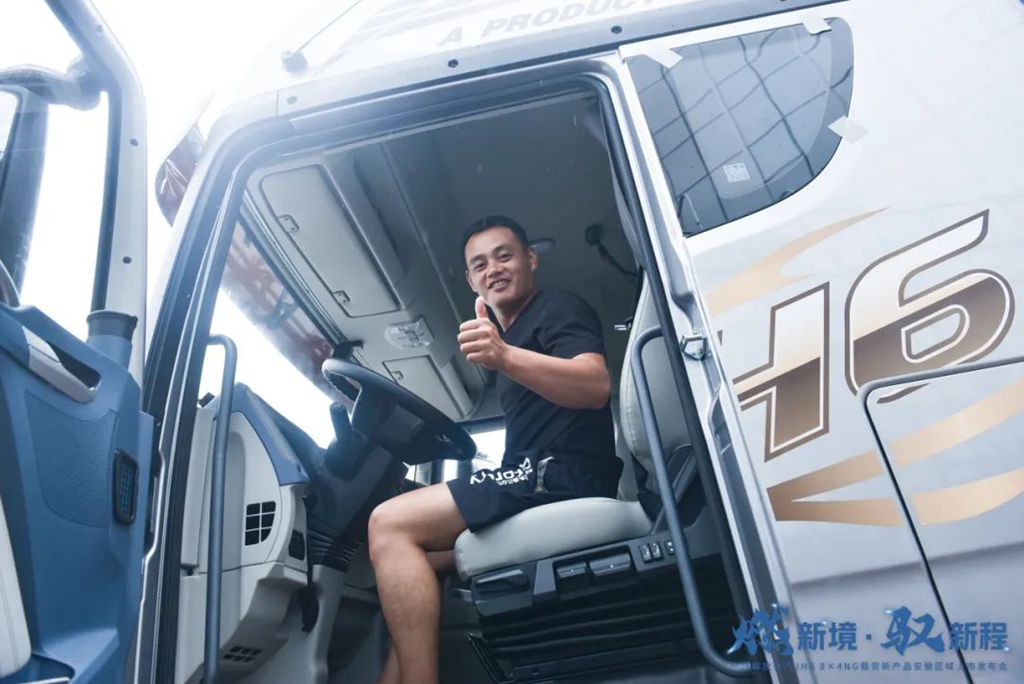 FAW Jiefang Qingdao releases JH6 8×4 NG new cargo product, leading a new era of gas heavy trucks