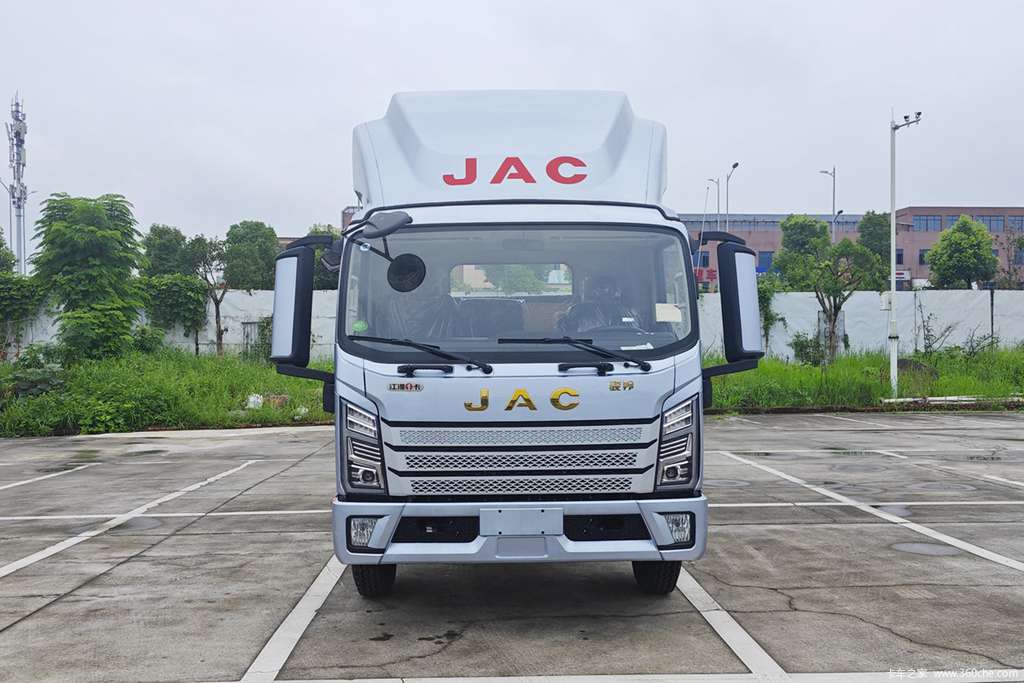 Transportation Made Easier: The JAC Junling A9 Truck Delivers Comfort and Power for Drivers