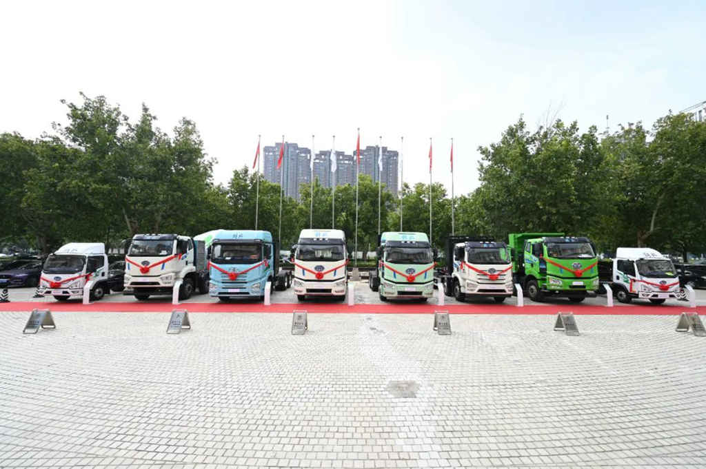 FAW Jiefang Celebrates Milestone of 10,000 New Energy Vehicles Sold and Unveils New Products at Zhengzhou Event