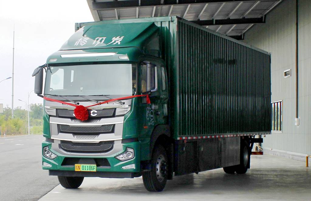 JAC Heavy Truck Delivers First Hydrogen-Powered A5X 4X2 Model in Anhui Province