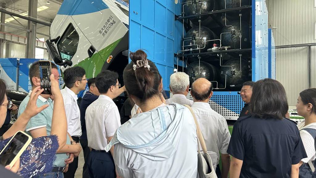 100 ChengLong Hydrogen-Powered Trucks Delivered to Rongcheng New Energy