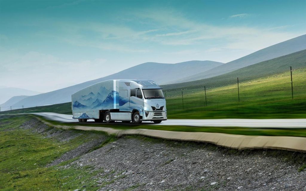 Extreme Aerodynamics, Zero-Carbon Journey – China National Heavy Duty Truck's Yellow River Hydrogen Internal Combustion Engine Train Debuts at the 2024 Hanover Fair