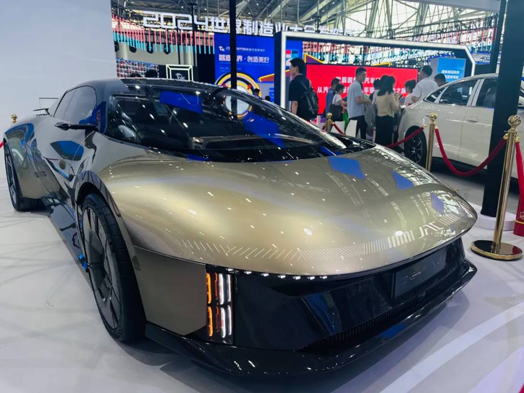 Chinese Intelligent Manufacturing" Showcases Innovative Strength Jiangqi Group's "Smart" Quality Products Debut at the 2024 World Manufacturing Conference