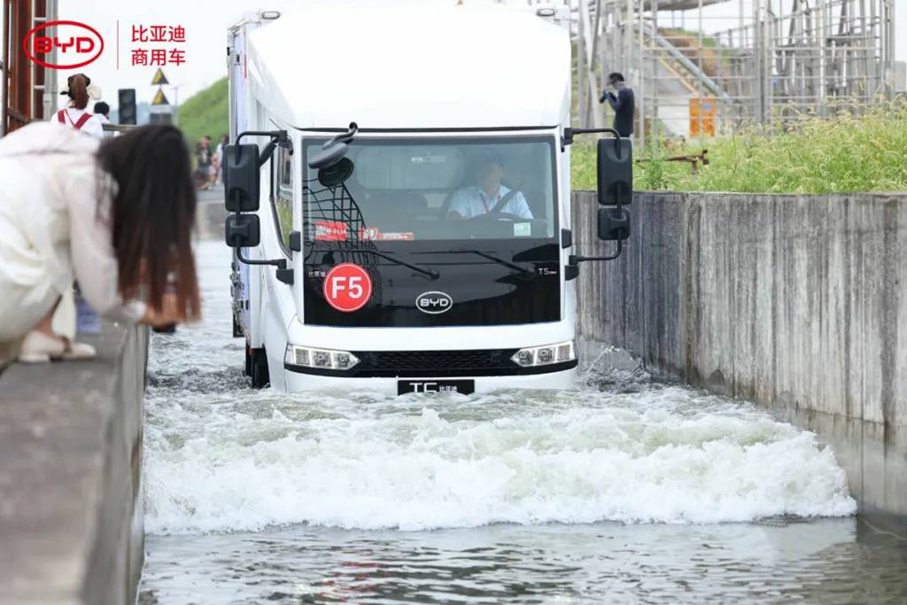Strength Wins! BYD T5 Wins Nine Awards at the 9th New Energy Logistics Vehicle Challenge