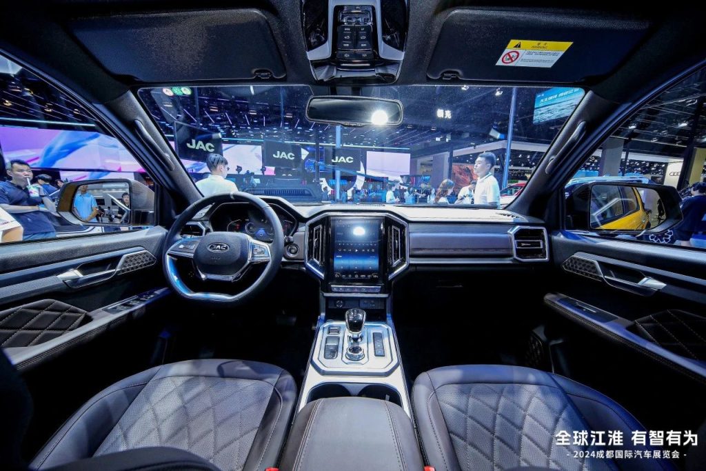 Defining the benchmark for passenger-grade pickup trucks, JAC’s new Hantu passenger version is officially launched, priced from 154,800 yuan