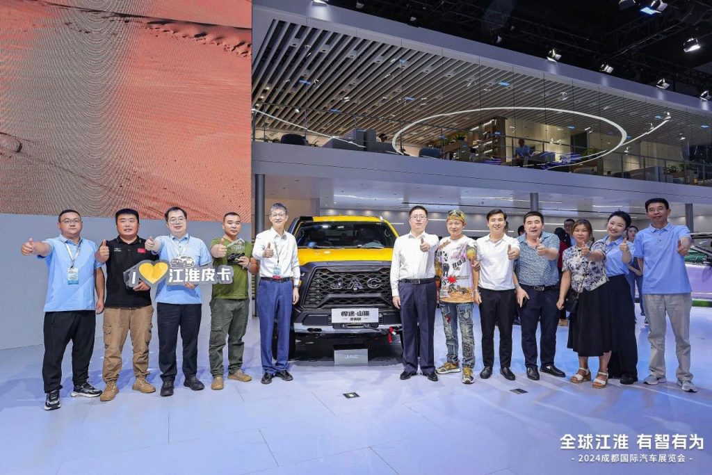 Defining the benchmark for passenger-grade pickup trucks, JAC’s new Hantu passenger version is officially launched, priced from 154,800 yuan