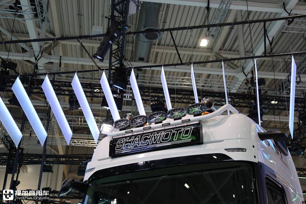 The Most Powerful Truck at the Show! Shaanxi Automobile Delong X6000 840 Horsepower Tractor Makes an Appearance at the Hannover IAA International Motor Show, with Top-Tier Specifications