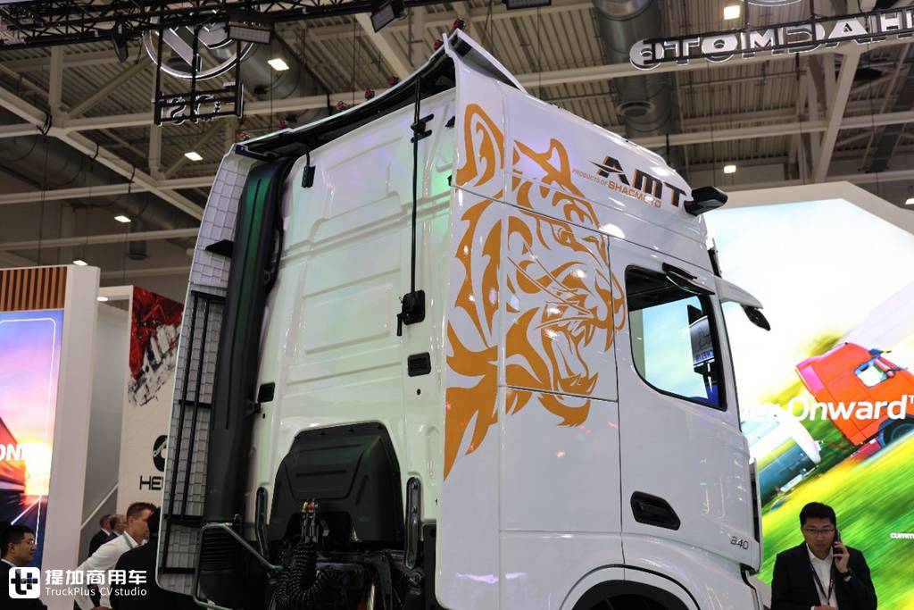 The Most Powerful Truck at the Show! Shaanxi Automobile Delong X6000 840 Horsepower Tractor Makes an Appearance at the Hannover IAA International Motor Show, with Top-Tier Specifications