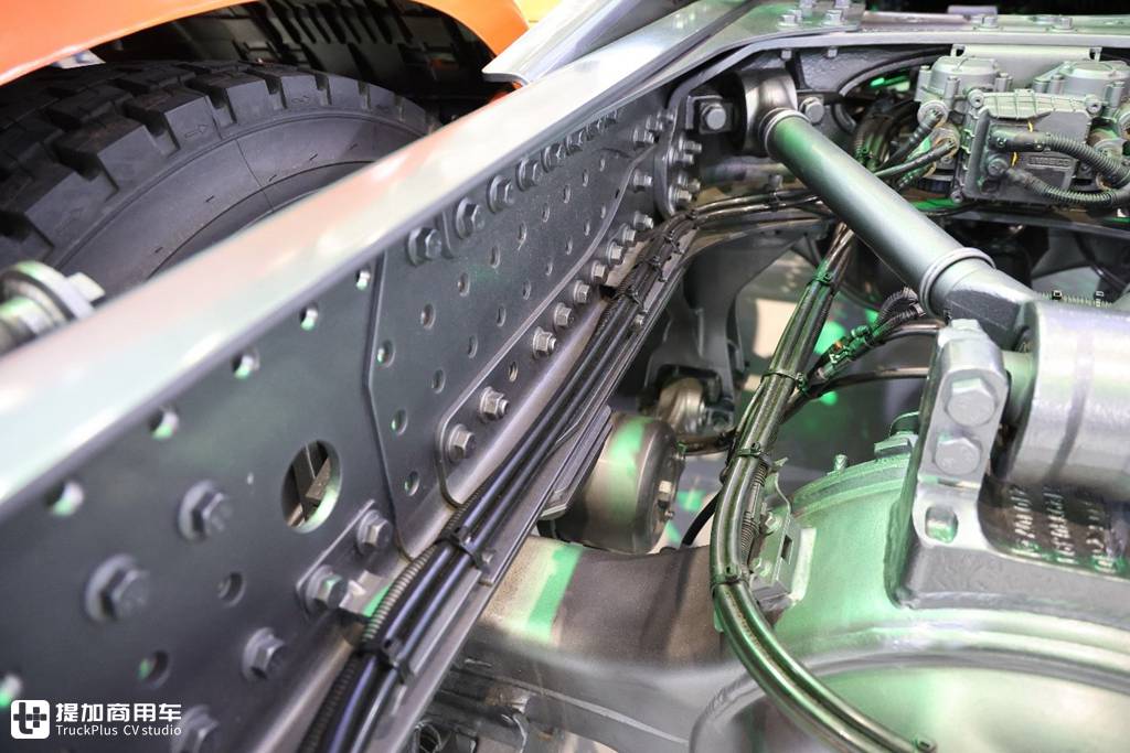 The Most Powerful Truck at the Show! Shaanxi Automobile Delong X6000 840 Horsepower Tractor Makes an Appearance at the Hannover IAA International Motor Show, with Top-Tier Specifications