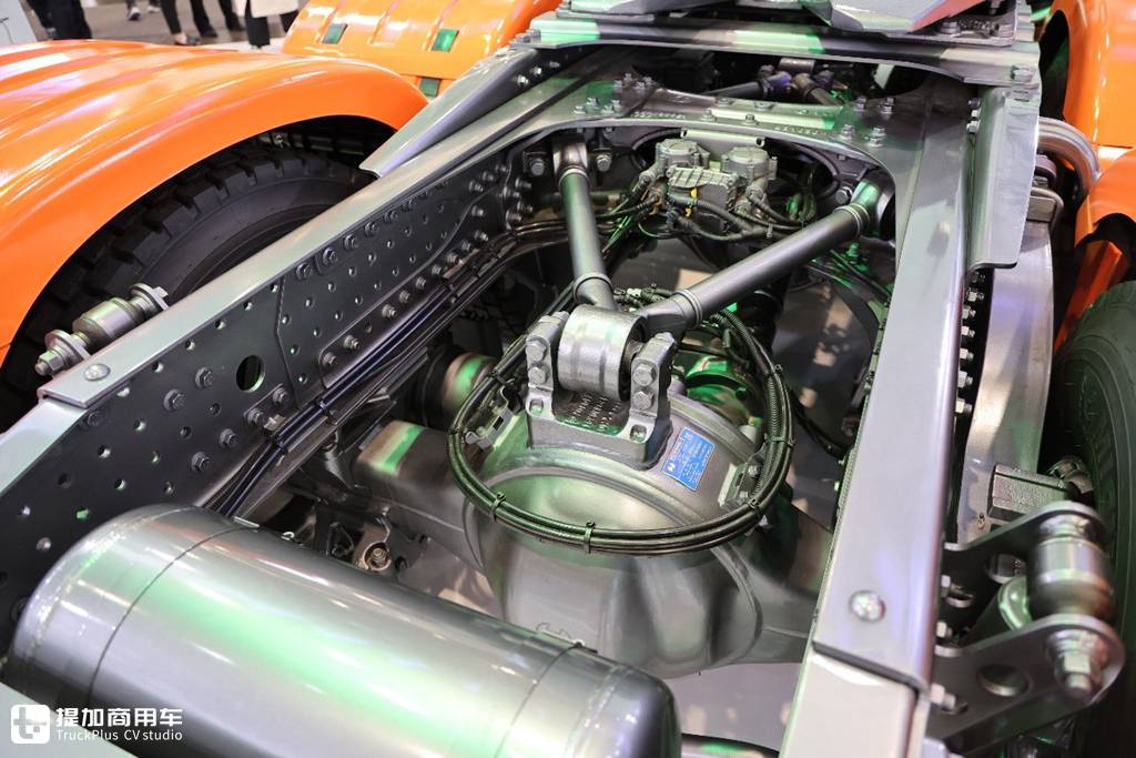 The Most Powerful Truck at the Show! Shaanxi Automobile Delong X6000 840 Horsepower Tractor Makes an Appearance at the Hannover IAA International Motor Show, with Top-Tier Specifications