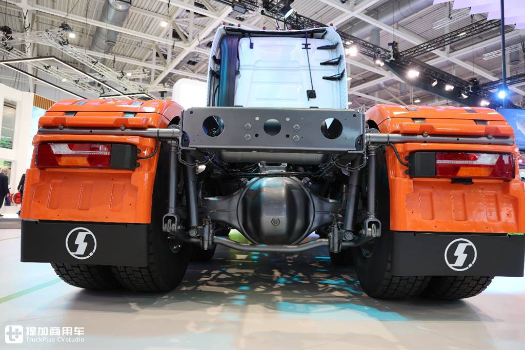 The Most Powerful Truck at the Show! Shaanxi Automobile Delong X6000 840 Horsepower Tractor Makes an Appearance at the Hannover IAA International Motor Show, with Top-Tier Specifications