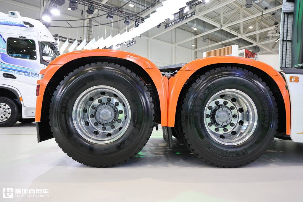 The Most Powerful Truck at the Show! Shaanxi Automobile Delong X6000 840 Horsepower Tractor Makes an Appearance at the Hannover IAA International Motor Show, with Top-Tier Specifications