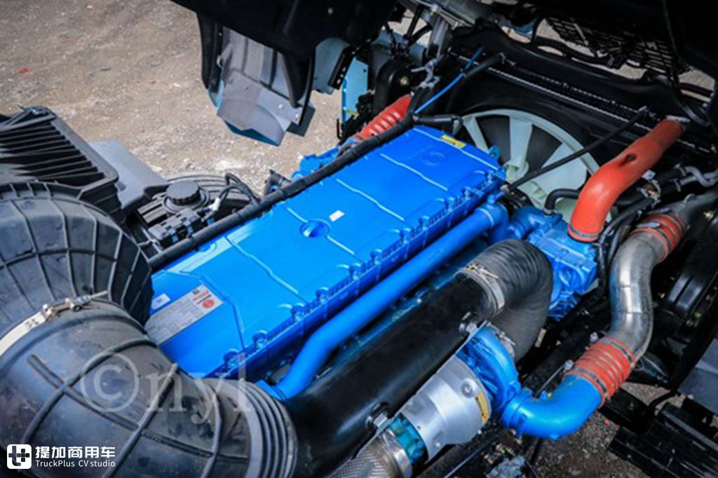 The Most Powerful Truck at the Show! Shaanxi Automobile Delong X6000 840 Horsepower Tractor Makes an Appearance at the Hannover IAA International Motor Show, with Top-Tier Specifications