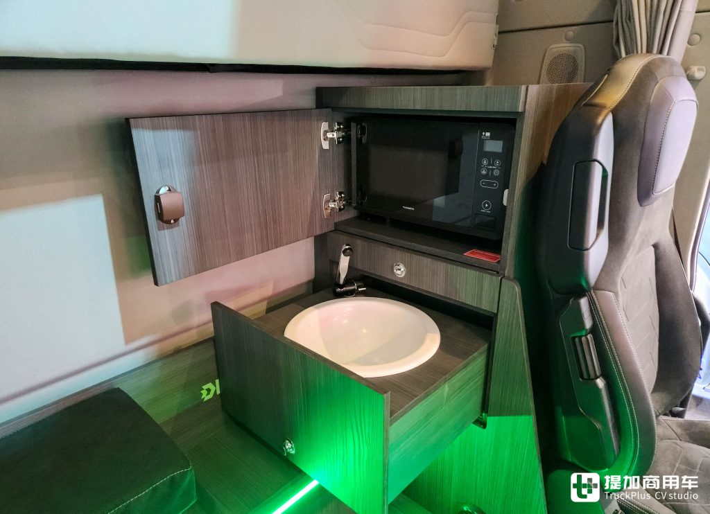 2024 IAA: New Generation Diesel Powertrain Debuts, Living Cabin Model Draws Attention, Ford Trucks Exhibit Interpretation