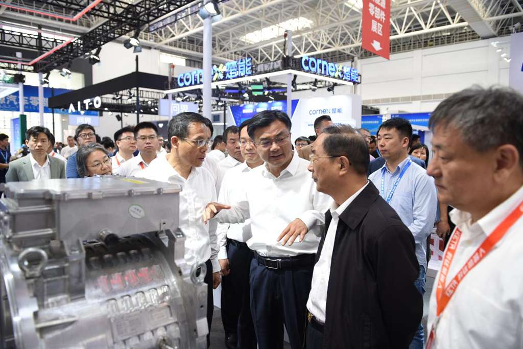 A Feast of Green Technology! Dongfeng Commercial Vehicle Debuts at the New Energy Vehicle Parts Trade Fai