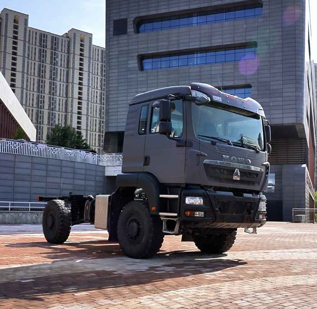 China National Heavy Duty Truck HOWO Medium 4×4 Independent Suspension Off-road Vehicle: The Wild King, Roaring Through the Wilderness!