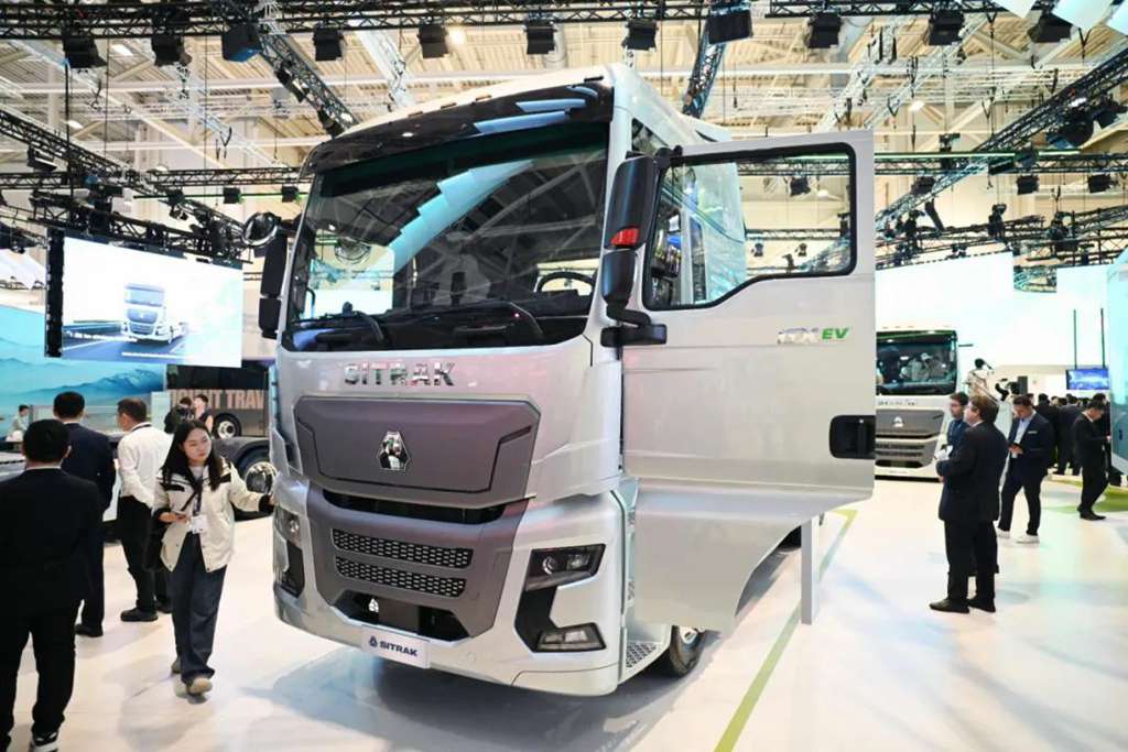A Touch of Sky Blue | China National Heavy Duty Truck's Products Debut at the 2024 Hannover International Commercial Vehicle Show