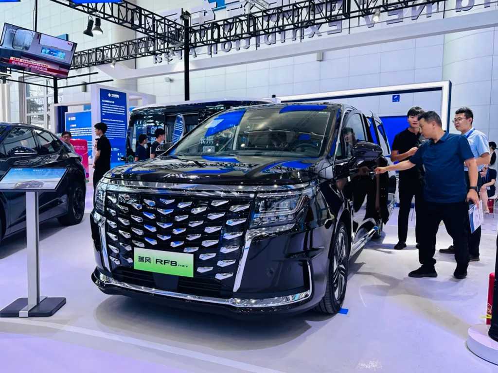 Chinese Intelligent Manufacturing" Showcases Innovative Strength Jiangqi Group's "Smart" Quality Products Debut at the 2024 World Manufacturing Conference