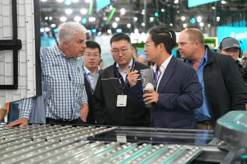 【Technological Innovation Leading the Future】 Shaanxi Heavy Duty Trucks Shines at the 2024 IAA Commercial Vehicles in Hanover