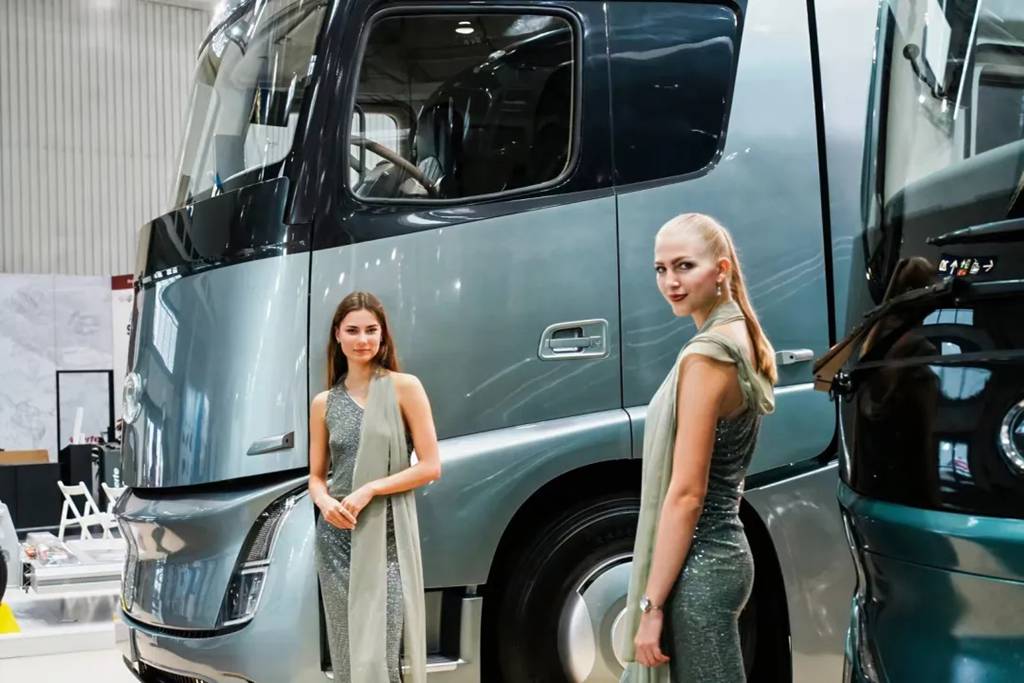 Live from Hanover: The Golden Dragon Solution for Green Transportation Shines at a Top International Auto Show
