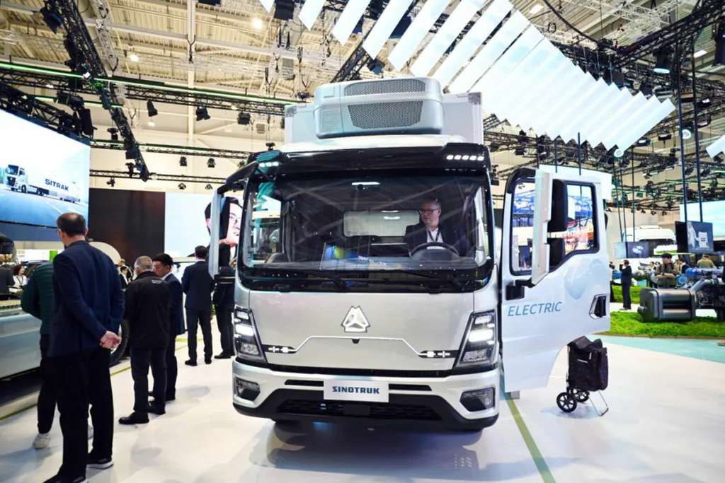 A Touch of Sky Blue | China National Heavy Duty Truck's Products Debut at the 2024 Hannover International Commercial Vehicle Show