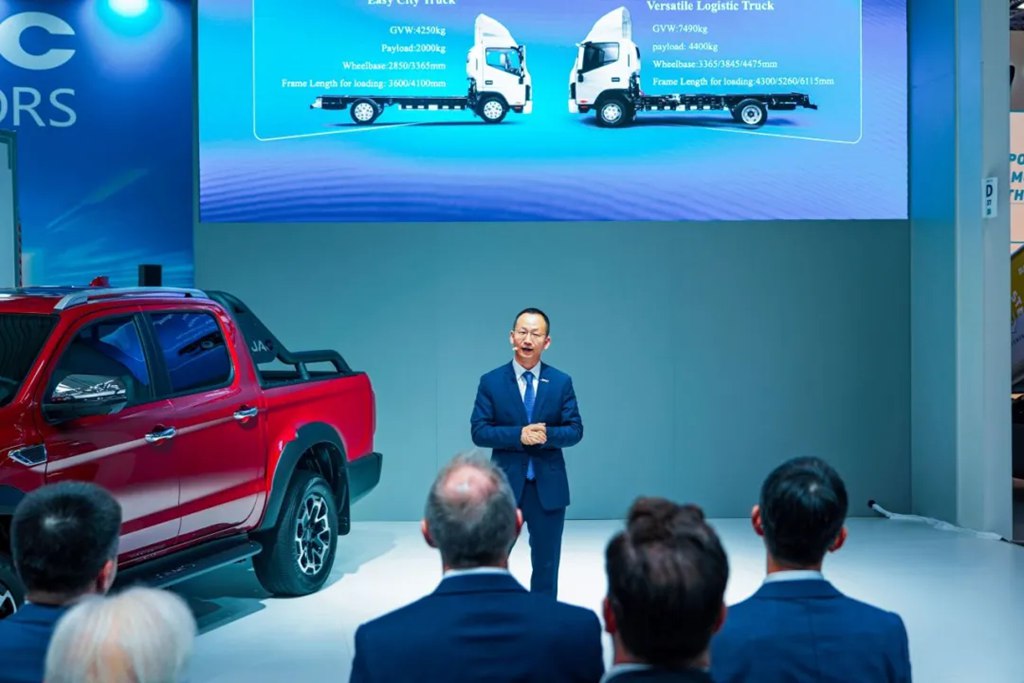 Chinese Intelligent Manufacturing" Showcases Innovative Strength Jiangqi Group's "Smart" Quality Products Debut at the 2024 World Manufacturing Conference